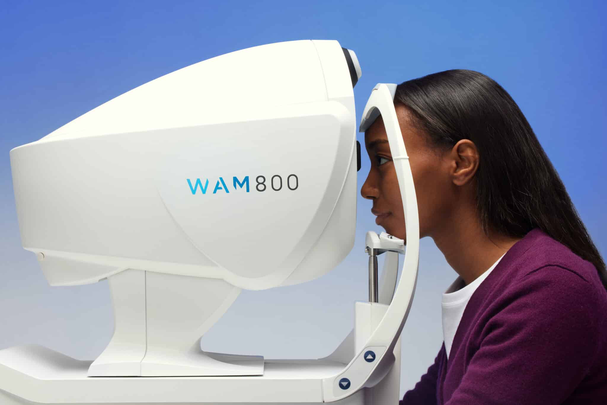 Manufacturer image of a patient using the Essilor WAM 800